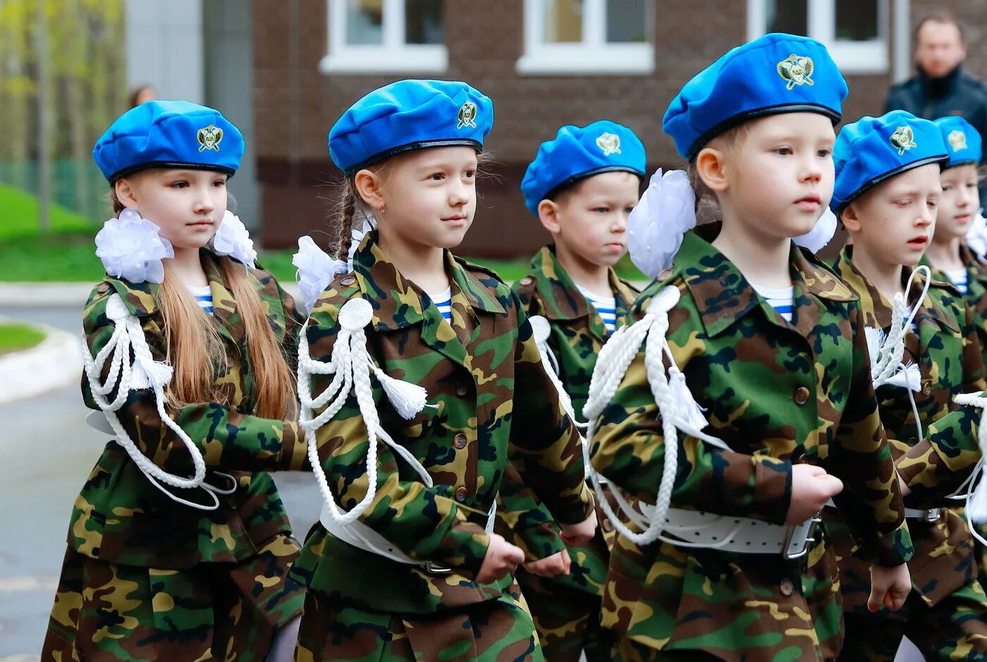 Современные песни смотр строя и песни. Военная форма для школьников. Форма на смотр строя. Фо́рма для смотра Строй. Форма для школьного строя.