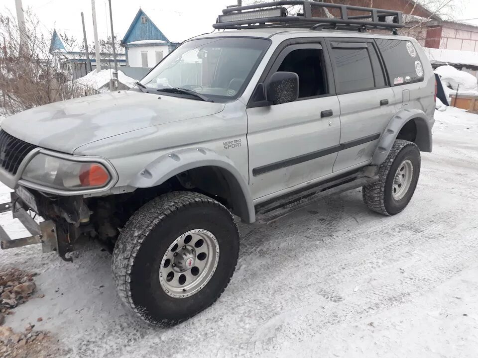 Расширители колесных арок митсубиси паджеро 4. Расширители арок паджеро спорт 1. Mitsubishi pajero sport 1 расширители арок. Арка митсубиси паджеро спорт 2. Арки митсубиси паджеро спорт 1.