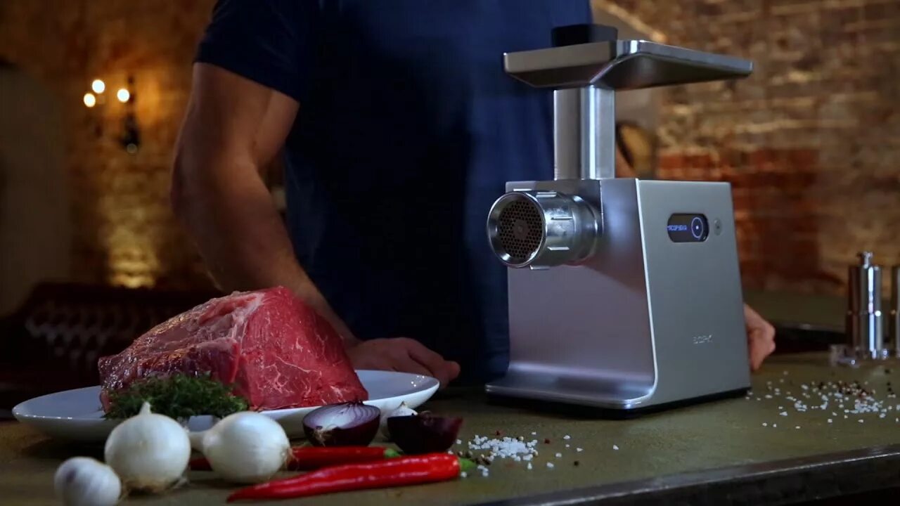 Подарили мясорубки. Мясорубка реклама.