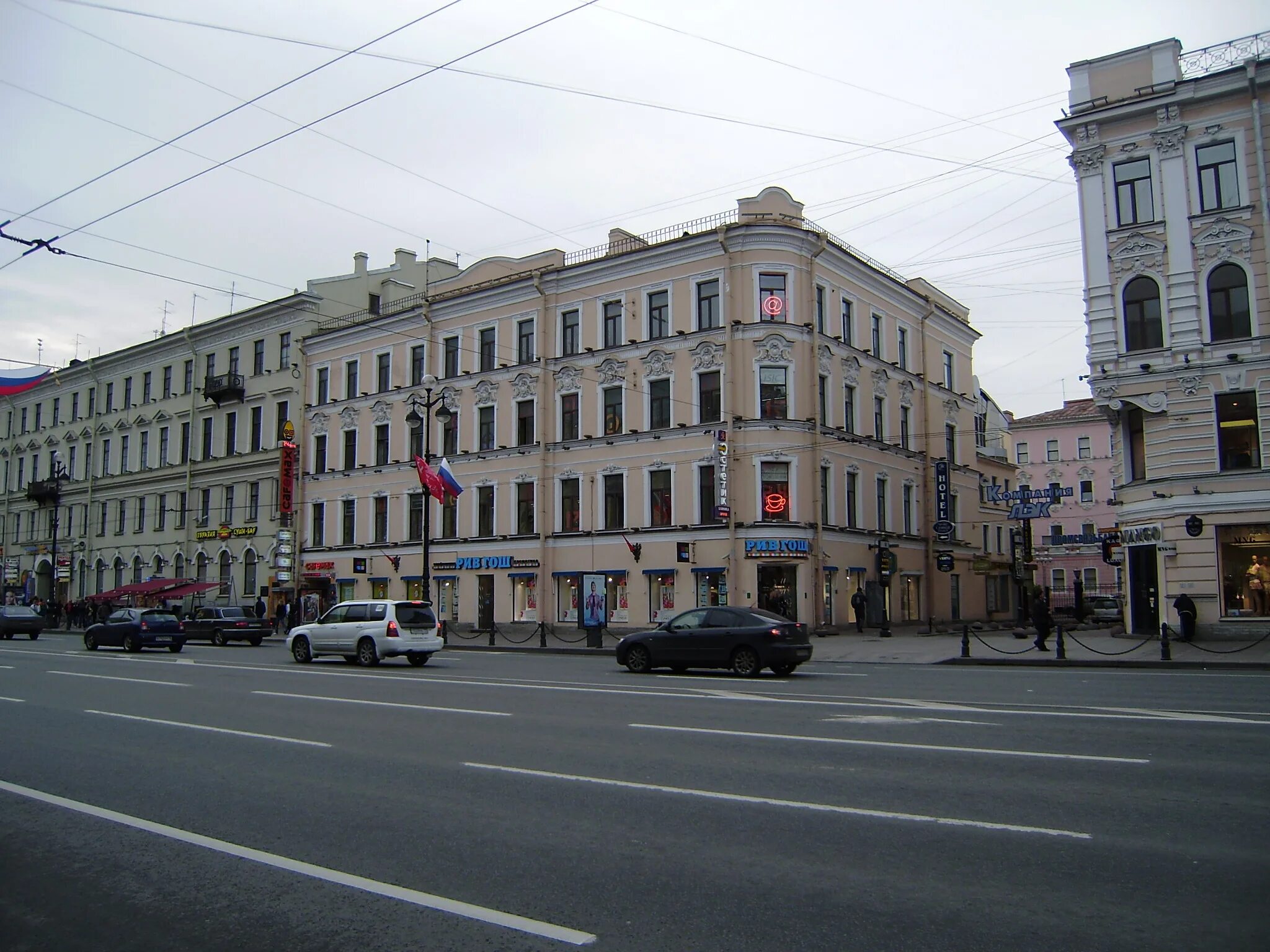 Nevskiy Avenue, 90-92, Saint Petersburg, nearest metro station: Mayakovskaya Y