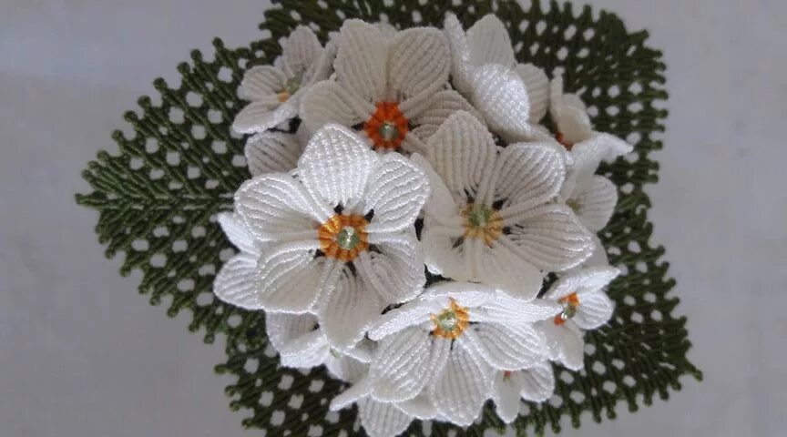 Цветы в технике макраме. Цветы макраме. Цветы из макраме. Плетение макраме цветок. Макраме цветы мастер класс.