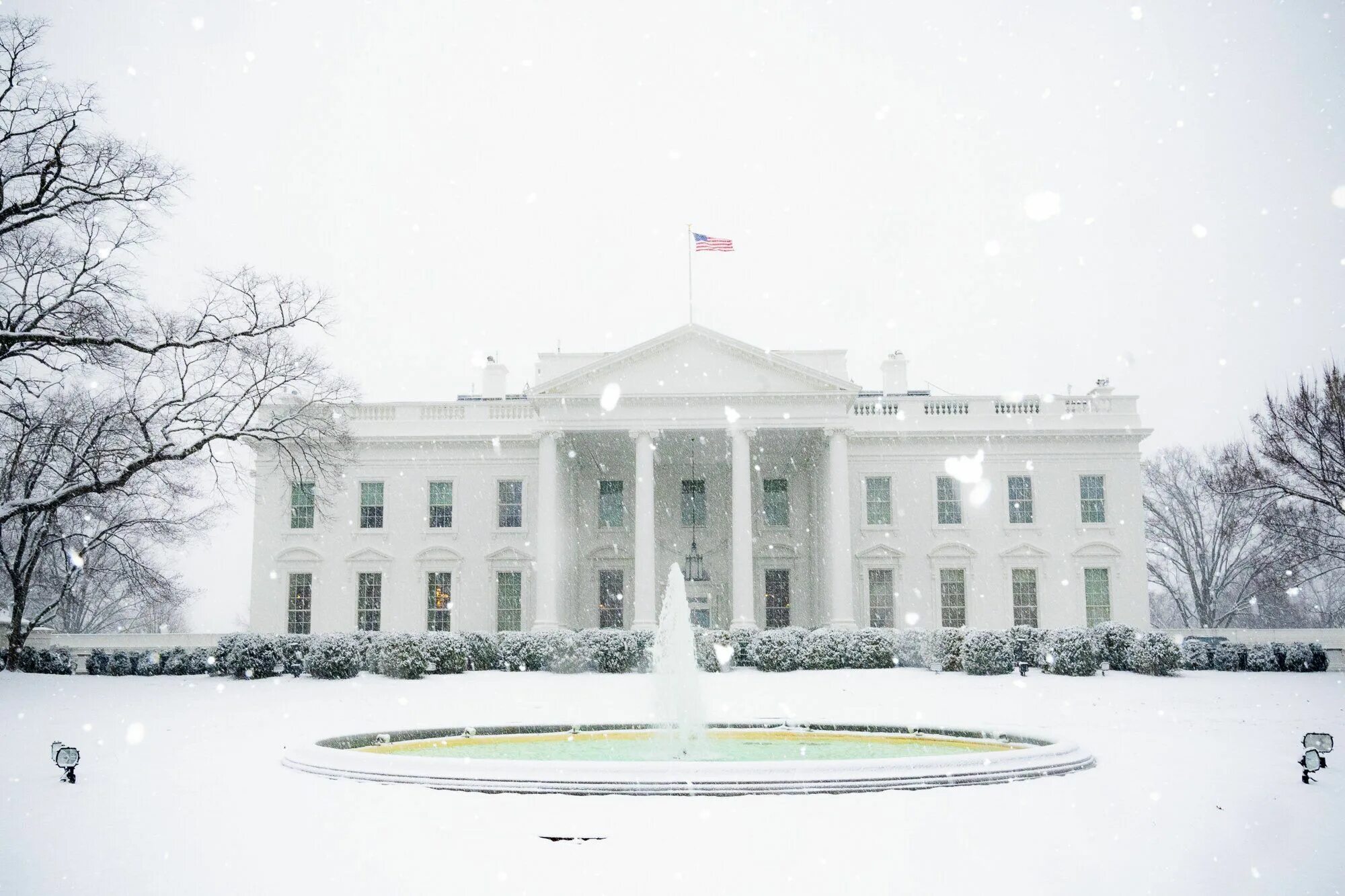 Белый дом архитектор. Резиденция президента США белый дом. Белый дом (the White House). Белый дом архитектура Вашингтон. Белый дом в Вашингтоне зимой.