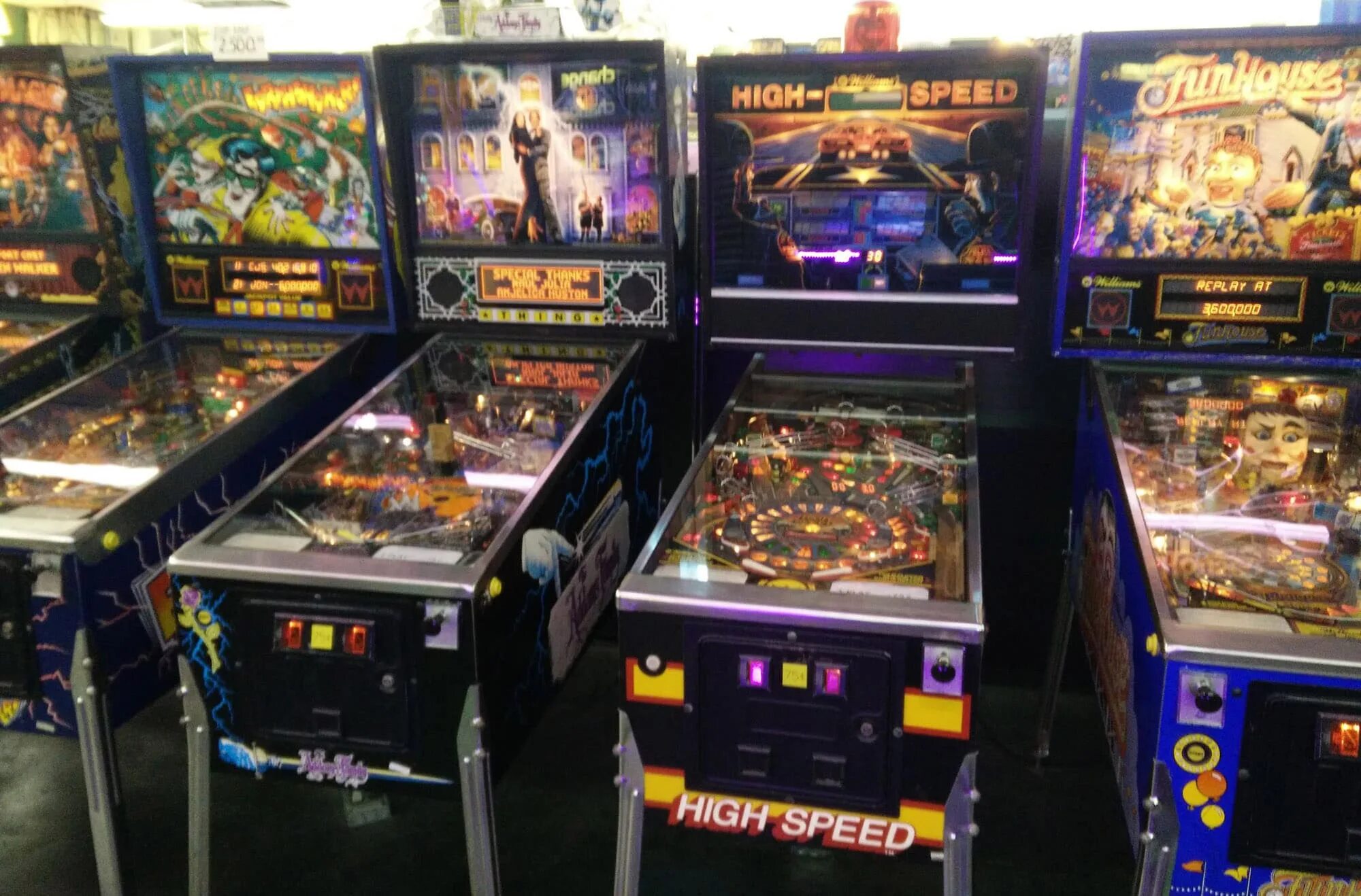 Гейм стор магазин. Games near me. Games near me. Игровые автоматы в америке. Компьютерный игровой магазин.