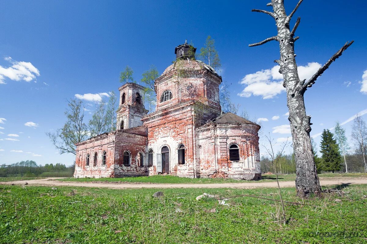 Информация новгородская область. Церковь Серафимовка Боровичский район. Церковь Параскевы пятницы Боровичи. Церковь Параскевы пятницы Серафимовка Боровичский. Серафимовка Новгородская область Церковь.