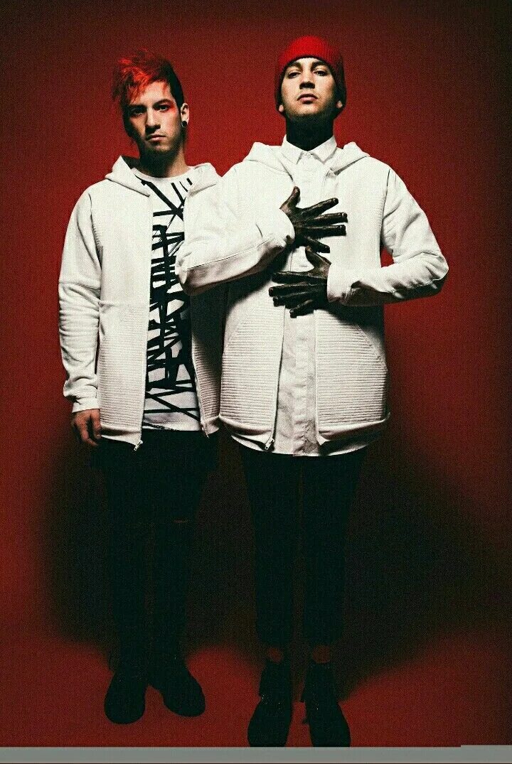 A twenty one pilots. A twenty one pilots