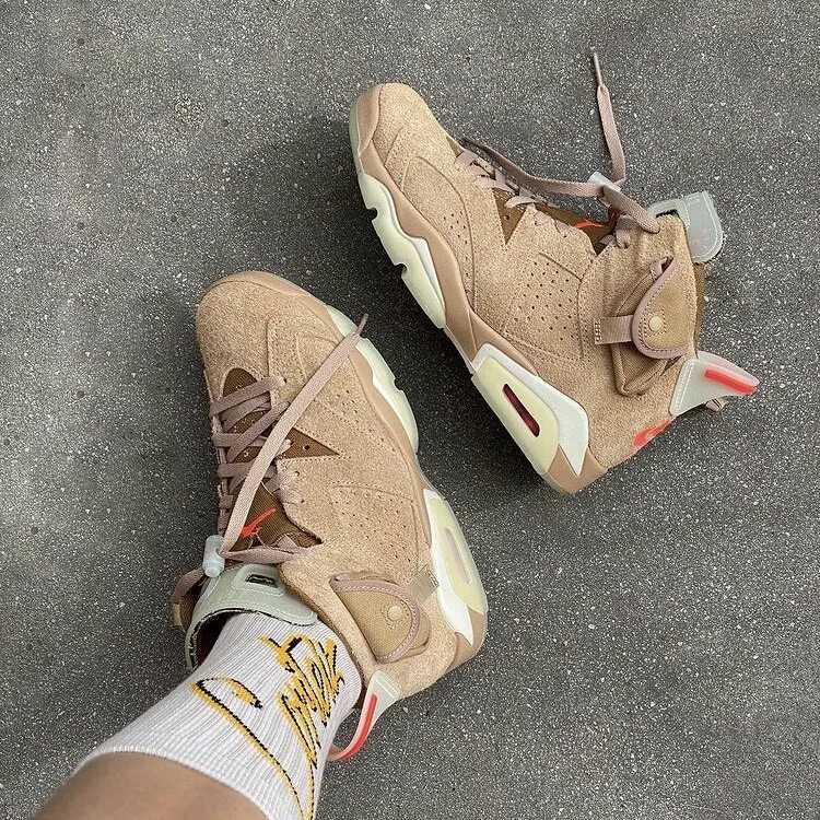 Найки тревисы скоты. Jordan 6 Travis Scott British Khaki. Nike Air Jordan 6 Travis. Nike Air Jordan 6 Travis Scott хаки. Nike Air Jordan 6 Travis Scott.