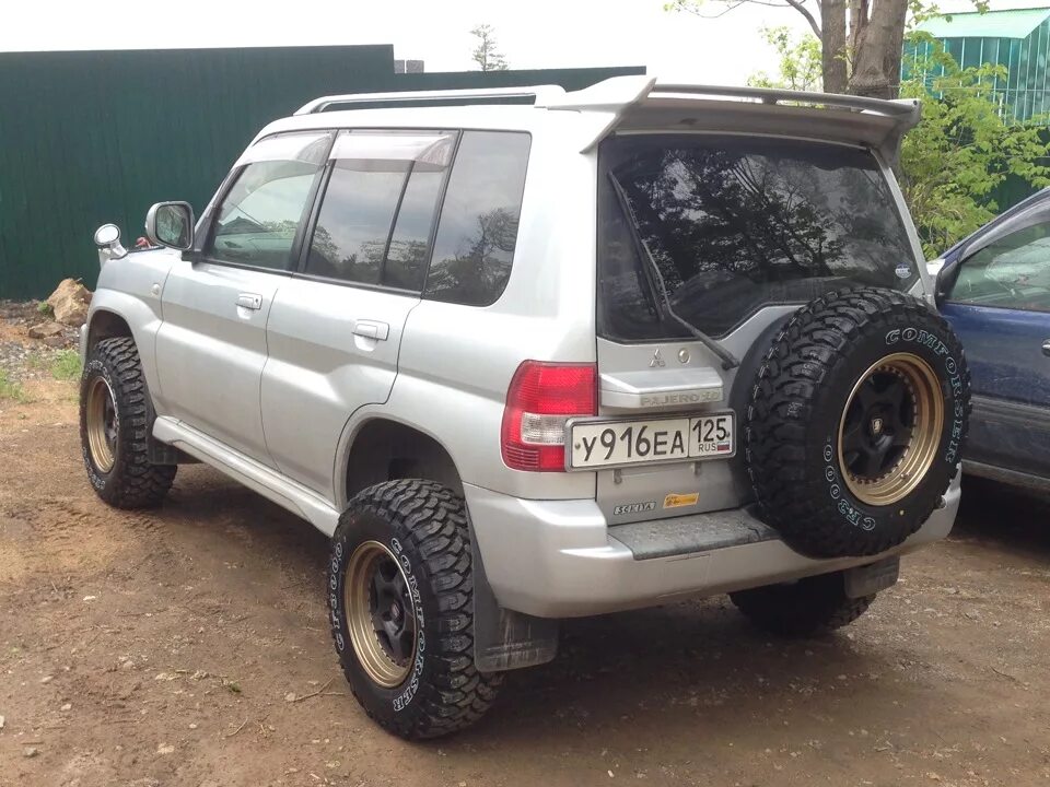 Mitsubishi pajero шины. Mitsubishi Pajero io r 17. Mitsubishi Pajero io колеса 31. Mitsubishi Pajero io на 17 колесах. Pajero Pinin 33 колеса.