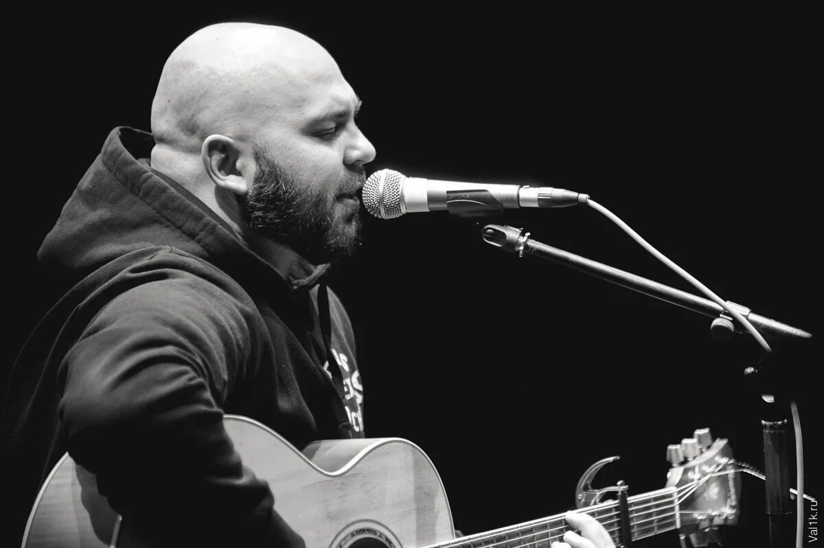 Бранимир вуйович. Бранимир автор исполнитель. Бранимир автор исполнитель. Бранимир жена. Бранимир автор исполнитель.