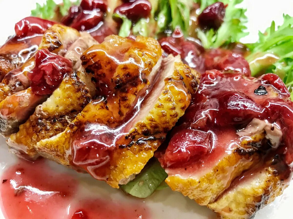 Как приготовить грудку утки вкусно и сочно