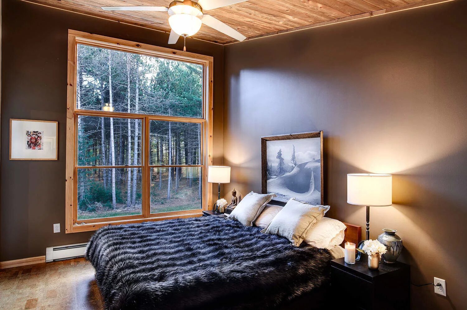 There three windows in the room
