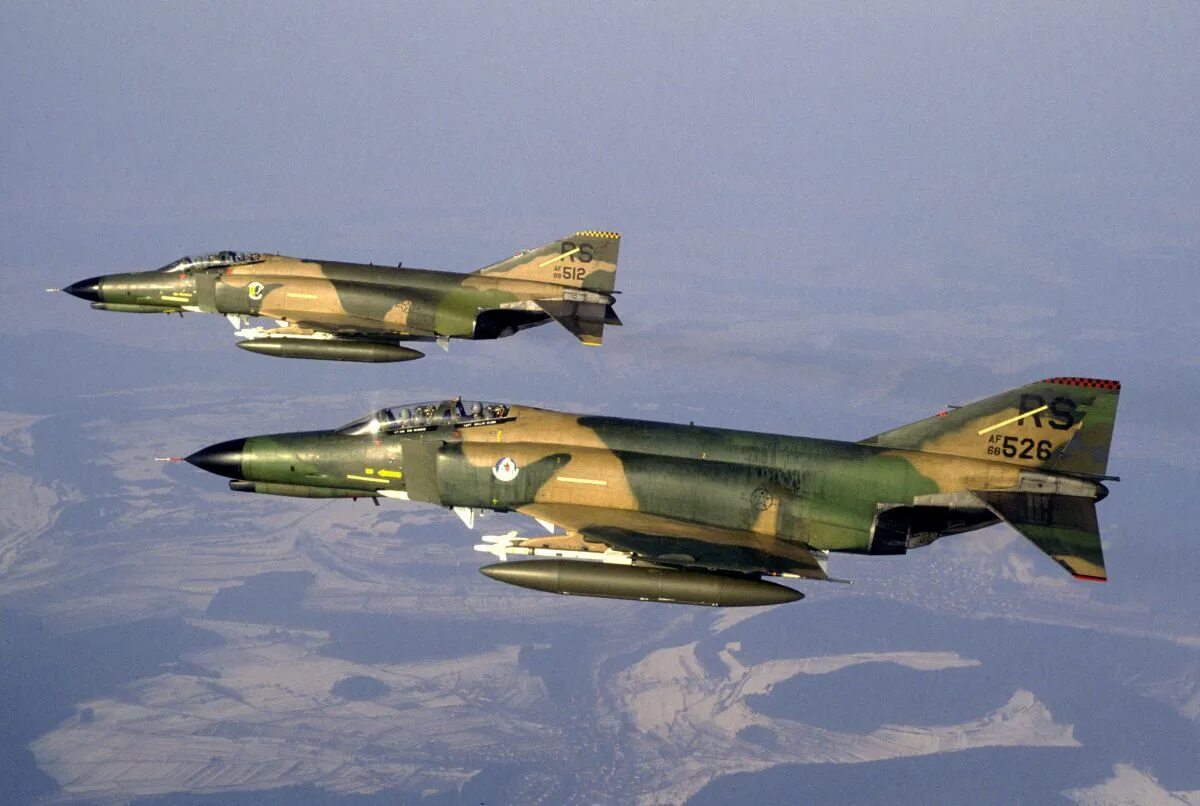 Истребитель фантом. F-4e phantom. самолет f-4e phantom ii. f-4 phantom. самолет фантом ф-4.