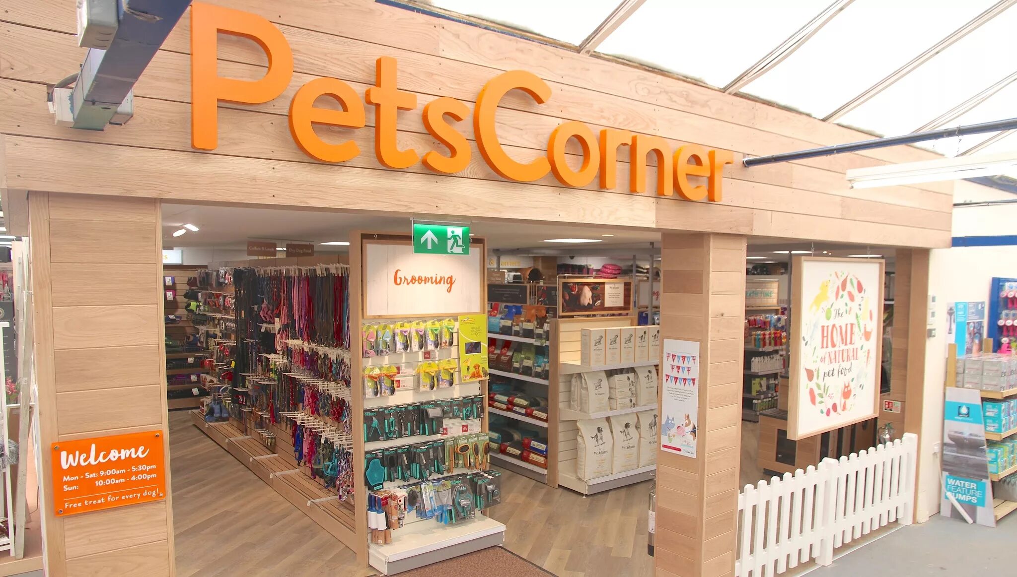 Pet corner. Pet shop магазин для животных в Англии. Магазины для животных в Англии. Pet Corner Москва. Магазины для животных в Америке.