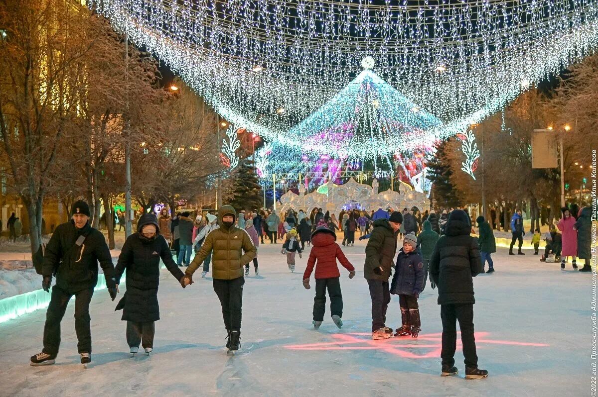 Каток Нижний Тагил 2023. Ледовый городок Екатеринбург 2023. Ледовый городок Нижний Тагил 2022. Нижний Тагил елка на театральной площади 2023. Челябинск 30 декабря