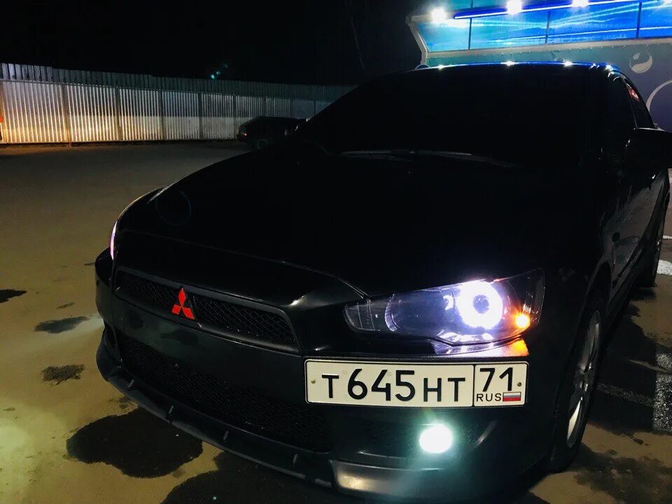 Ксенон лансер. Mitsubishi Lancer 10 ангельские глазки в ксенон. Ксенон ланцер 10. Ангельские глазки Лансер 10. Lancer x ксенон Сток черные.