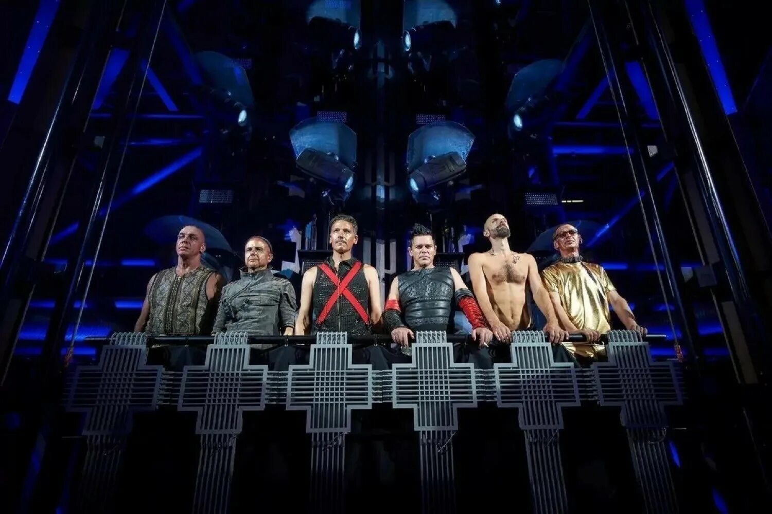 Рамштайн москоу. Группа rammstein 2025. лужники 2025 rammstein. рамштайн москва 2019. концерт группы рамштайн в москве 2019.