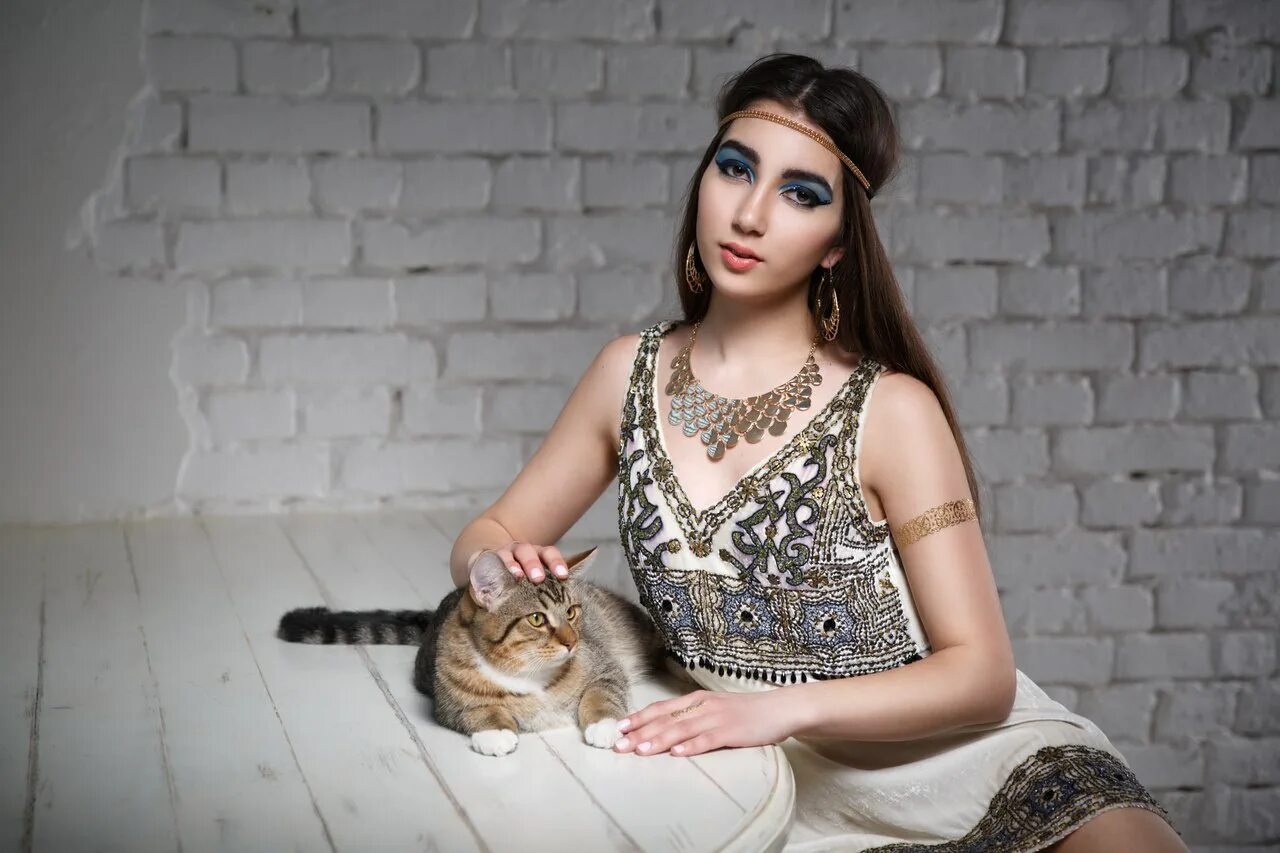 Cat cleopatra