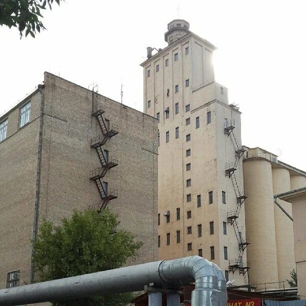 Мукомольный комбинат москва. Новосибирский мелькомбинат 1 новосибирск. Мелькомбинат 3 новосибирск. Мелькомбинат 3 москва 1-я магистральная. Мукомольный комбинат москва.