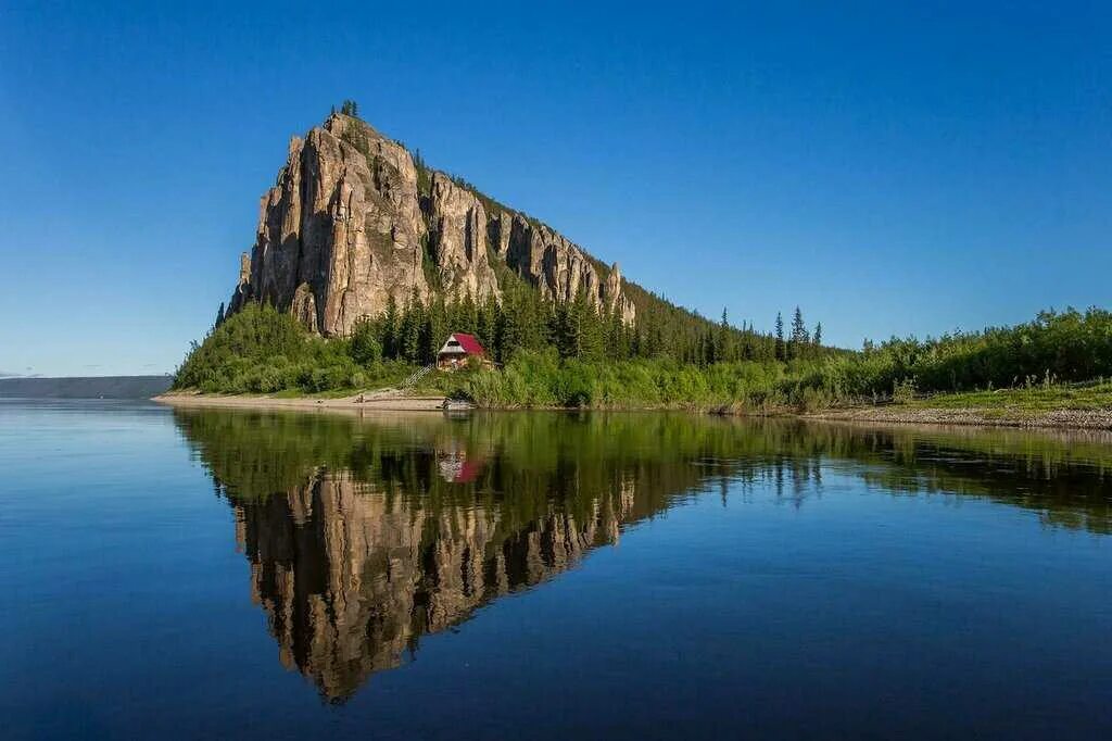 Якутия июнь. Саха Якутия река Лена. Река Лена в Якутии. Реки России Лена. Сибирь река Лена.