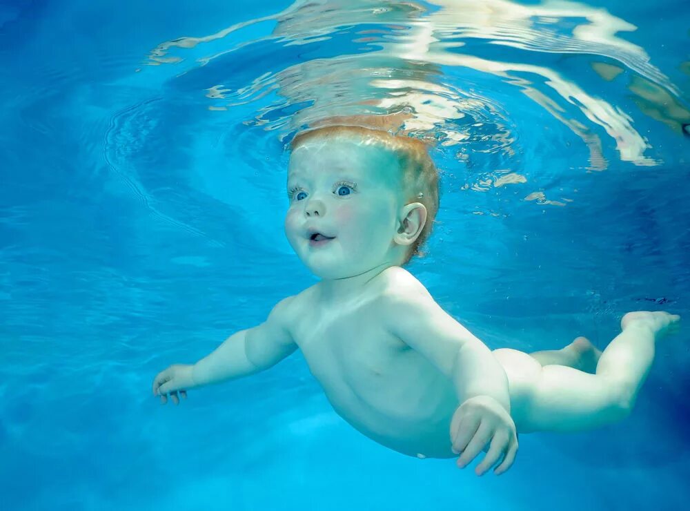 Дети воды. Малыш в воде. Бассейн для малышей. Маленький бассейн для детей. Я тону я не умею плавать