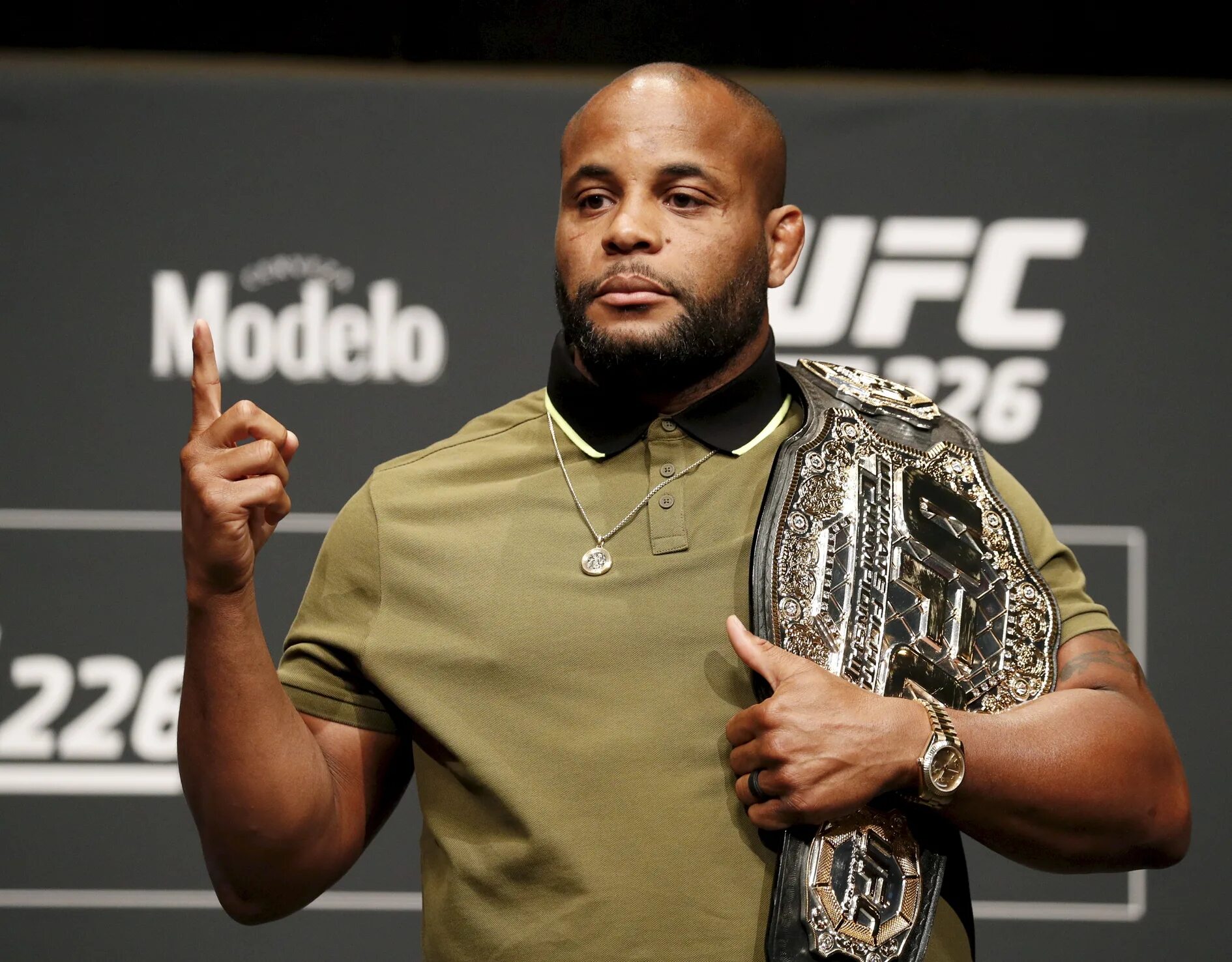 Боец даниэль кормье. Даниэль кормье. Дэниел кормье. Кормье юфс. Даниэль кормье комментатор.