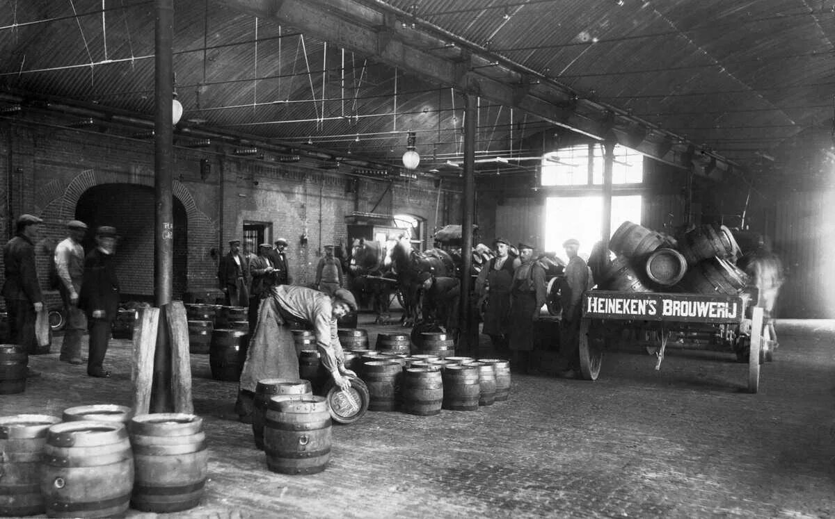 Пивоварня 19 век. Старинная пивоварня. Старая пивоварня. Пивоваренные заводы в древности. Старинная пивная