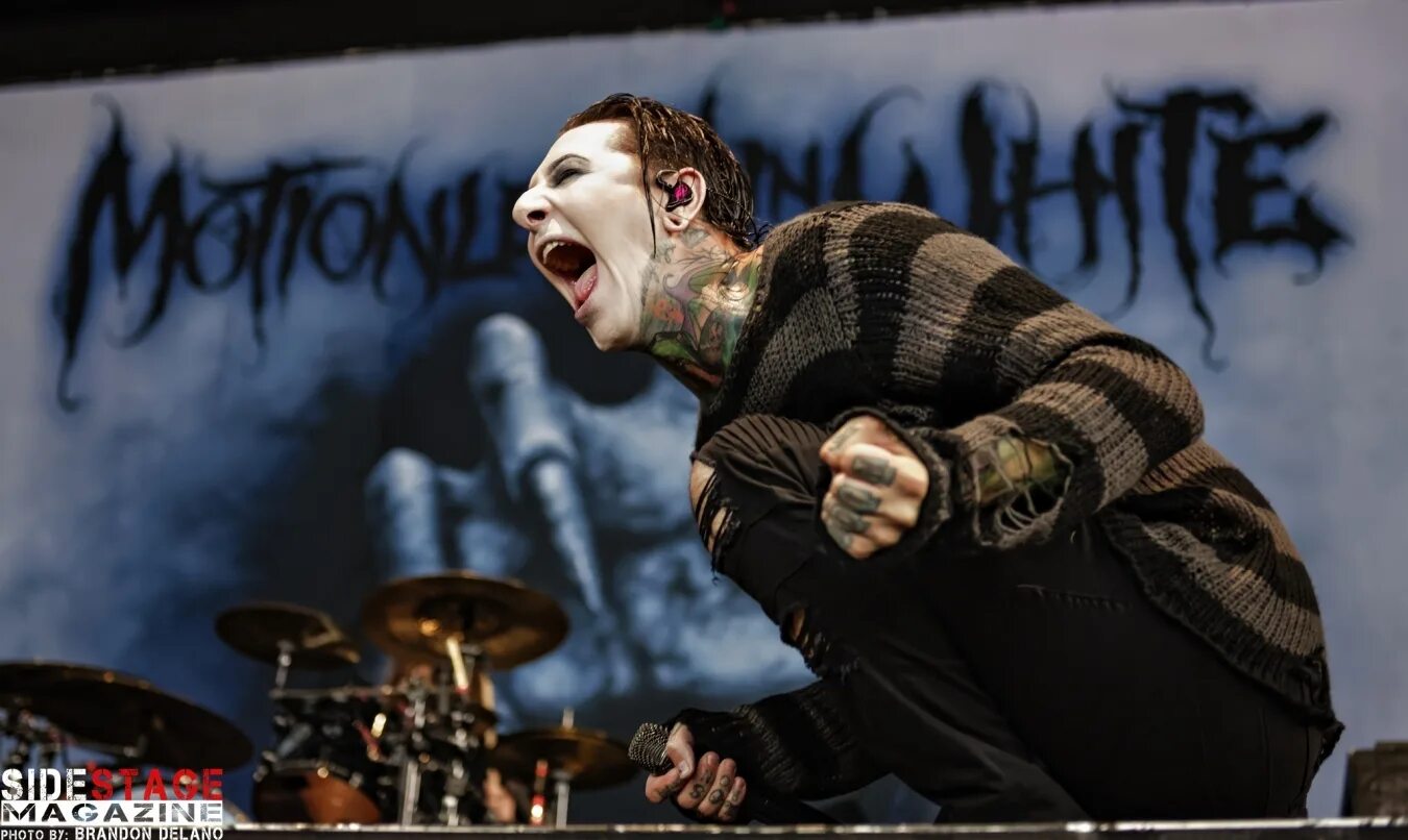 Motionless in white evil. Motionless in white фрэнк. motionless in white 2025. motionless in white 2025. motionless in white slaughterhouse.