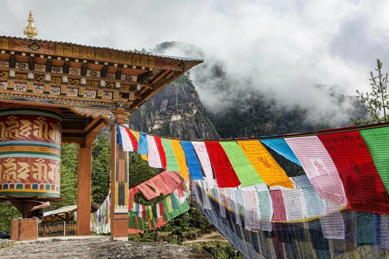 Храм Такцанг лакханг, бутан. Долина паро бутан. Бутан Гималаи. Paro Taktsang бутан.