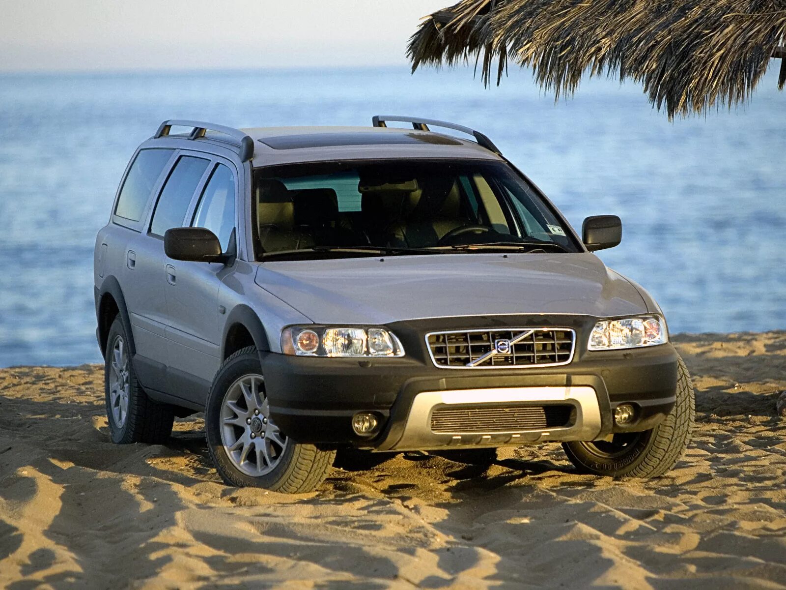 Volvo xc70 поколения. Volvo xc70 2005. Вольво хс70 2 поколения. Volvo xc70 2. Volvo xc70 2004.