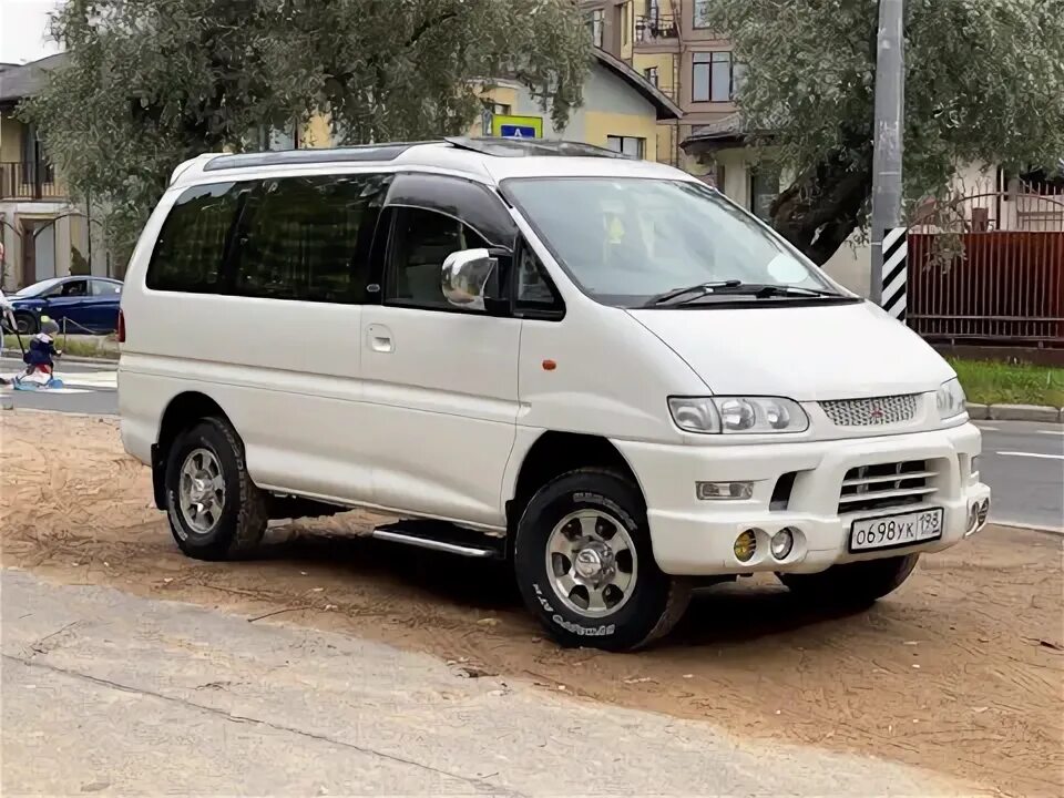 Delica отзывы. Mitsubishi Delica 3. Delica l400. Mitsubishi Delica 1997 года. Delica 3.0 1998.