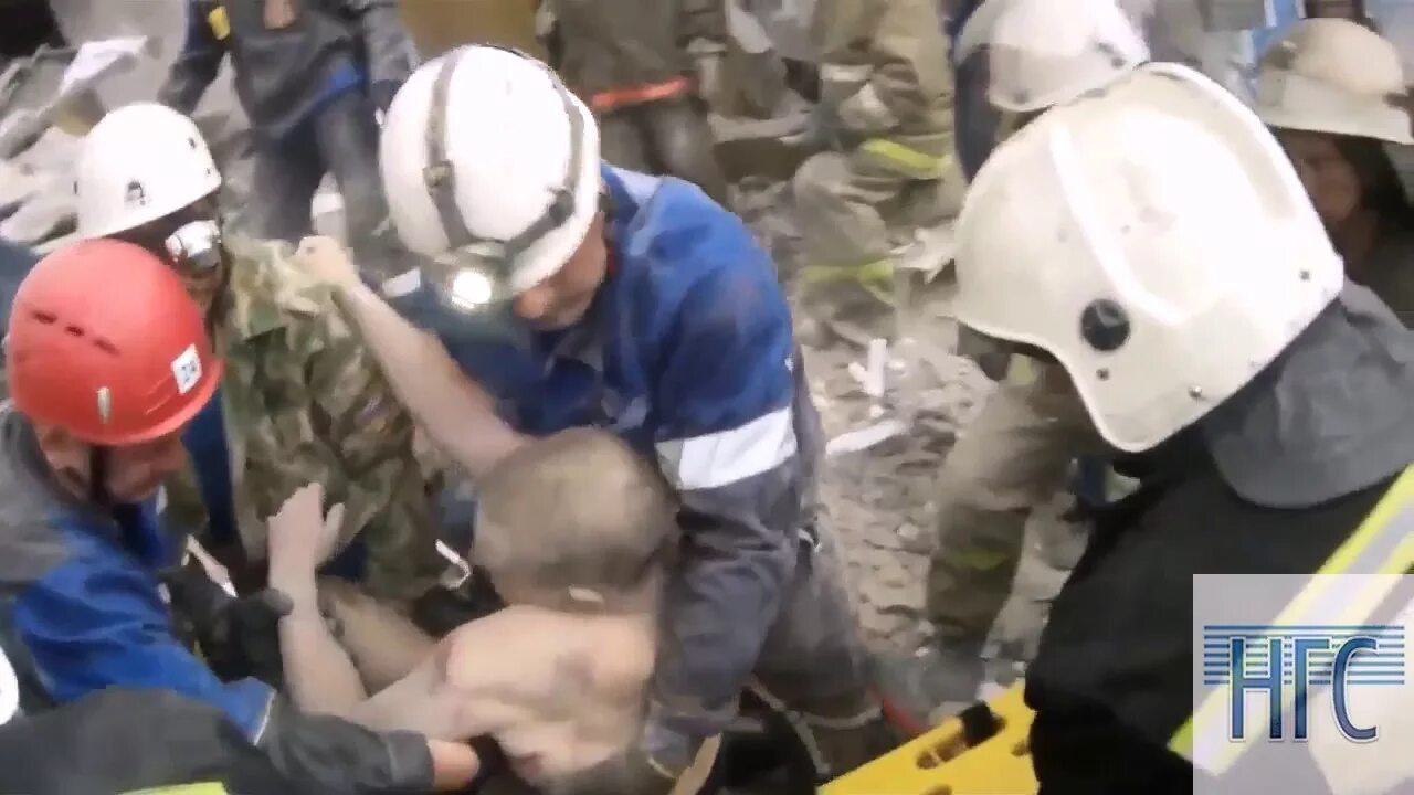 Обрушение казармы в 2015. Обрушение казармы в омске 12.07.2015. 12.07.2015 обрушилась казарма омск. трагедия в омске 2015 казарма. трагедия в омске обрушение казармы.