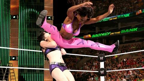 Paige vs naomi