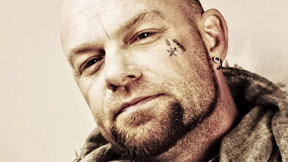 Jason moody. Five finger death punch вокалист. ivan moody. five finger death punch айвен муди. five finger death punch айвен.