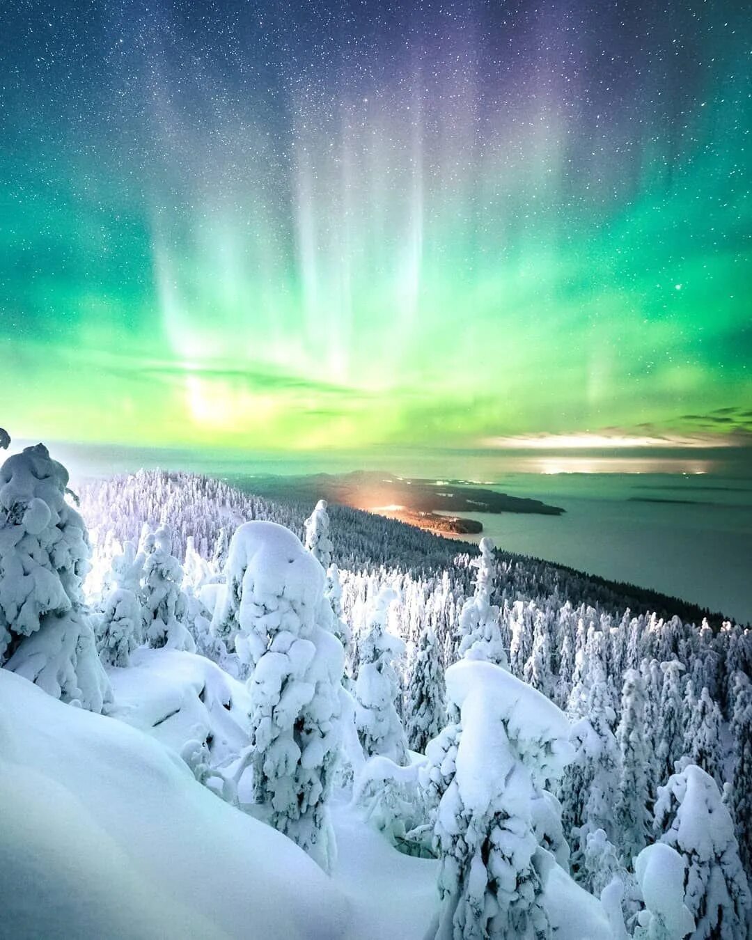 Ямало-ненецкого автономного округа снежный покров. Коржонов таганай. Арктическая полярная тундра зимой. Тундра ненцы янао. Северное сияние: юкон, нунавут, северо-западные территории.