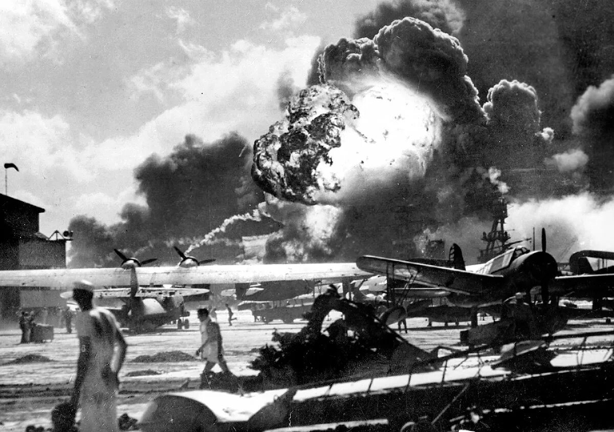 Нападение на базу. Атака на «пёрл‑Харбор», 7 декабря, 1941. 7 Декабря 1941 Перл Харбор. 7 Декабря 1941 года японская атака на Перл-Харбор. Нападение на пёрл-Харбор 1941.