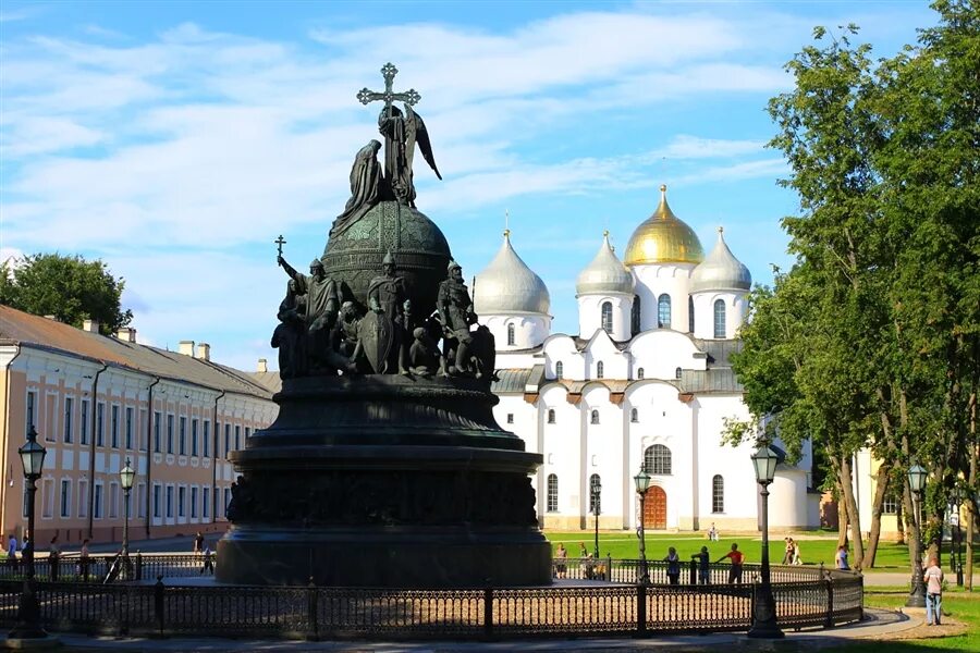 Памятники культуры россии фото. Памятник тысячелетие России Великий Великий Новгород. Великий Новгород тысячелетие России Софийского собора. Великий Новгород, Новгородский Кремль, памятник 1000-летия.