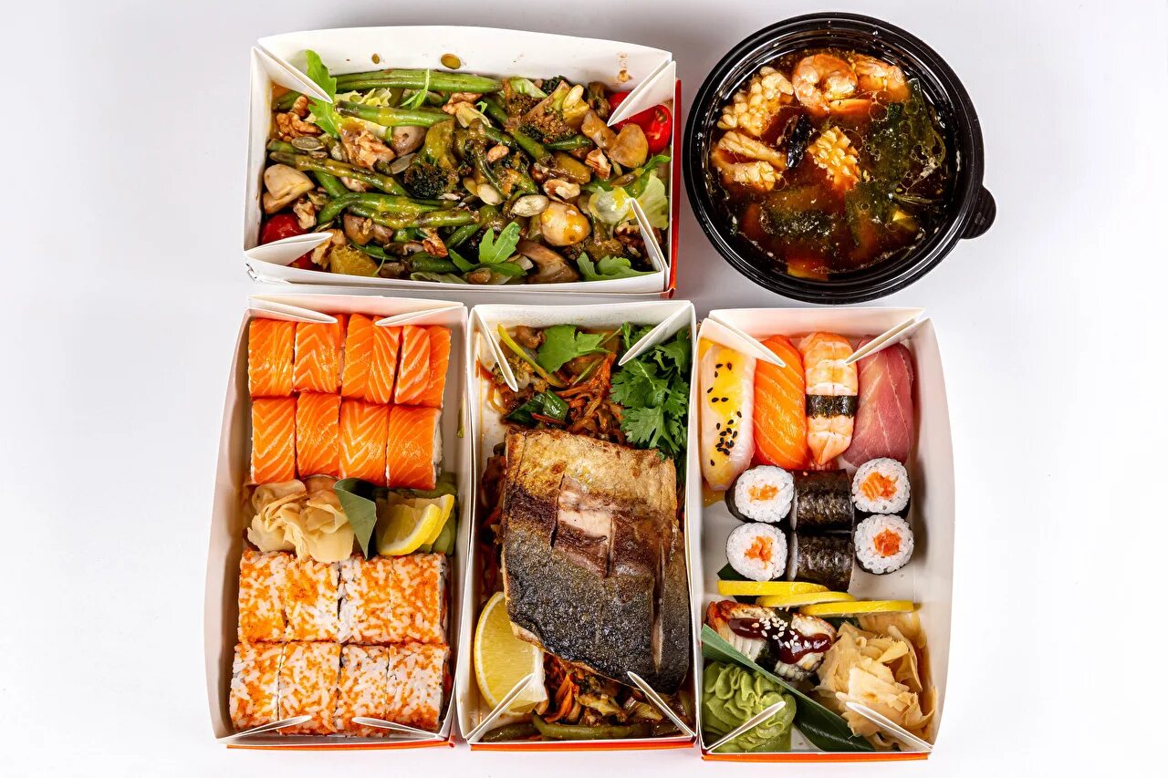 Red dragon лапша алматы. Блюда китайской кухни на вынос. Еда в коробочках красноярск. Китайская лапша ред драгон. Еда в коробочках красноярск.