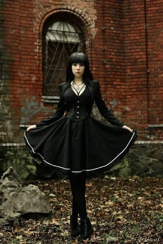 Show Me Your Bones Fashion, Dark fashion, Alternative fashion