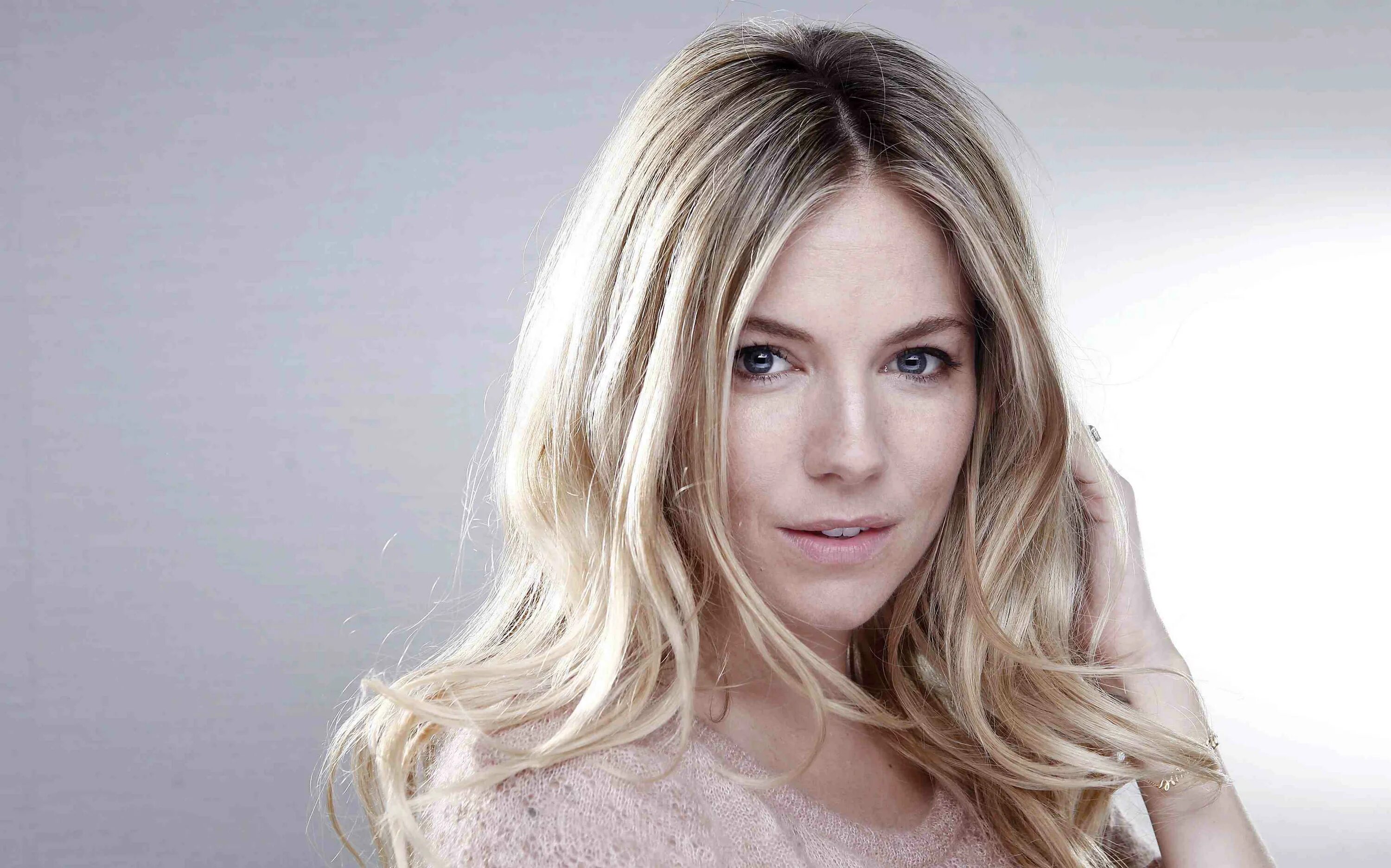 Сиенна Миллер. Сиенна Миллер Sienna Miller. Сиенна Миллер блонд. Сиенна Миллер 2023.