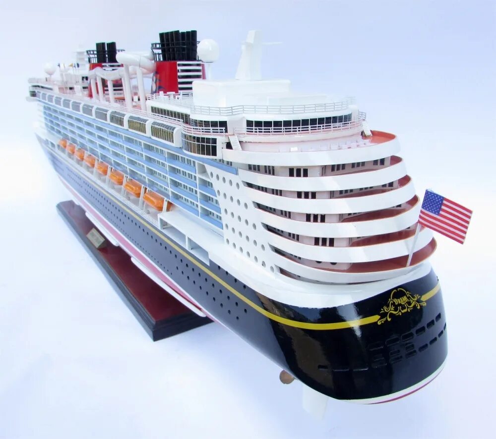 Модель лайнера. Disney dream корабль. модель лайнера disney dream. cruise liner disney dream model. сборная модель круизного лайнера посейдон.