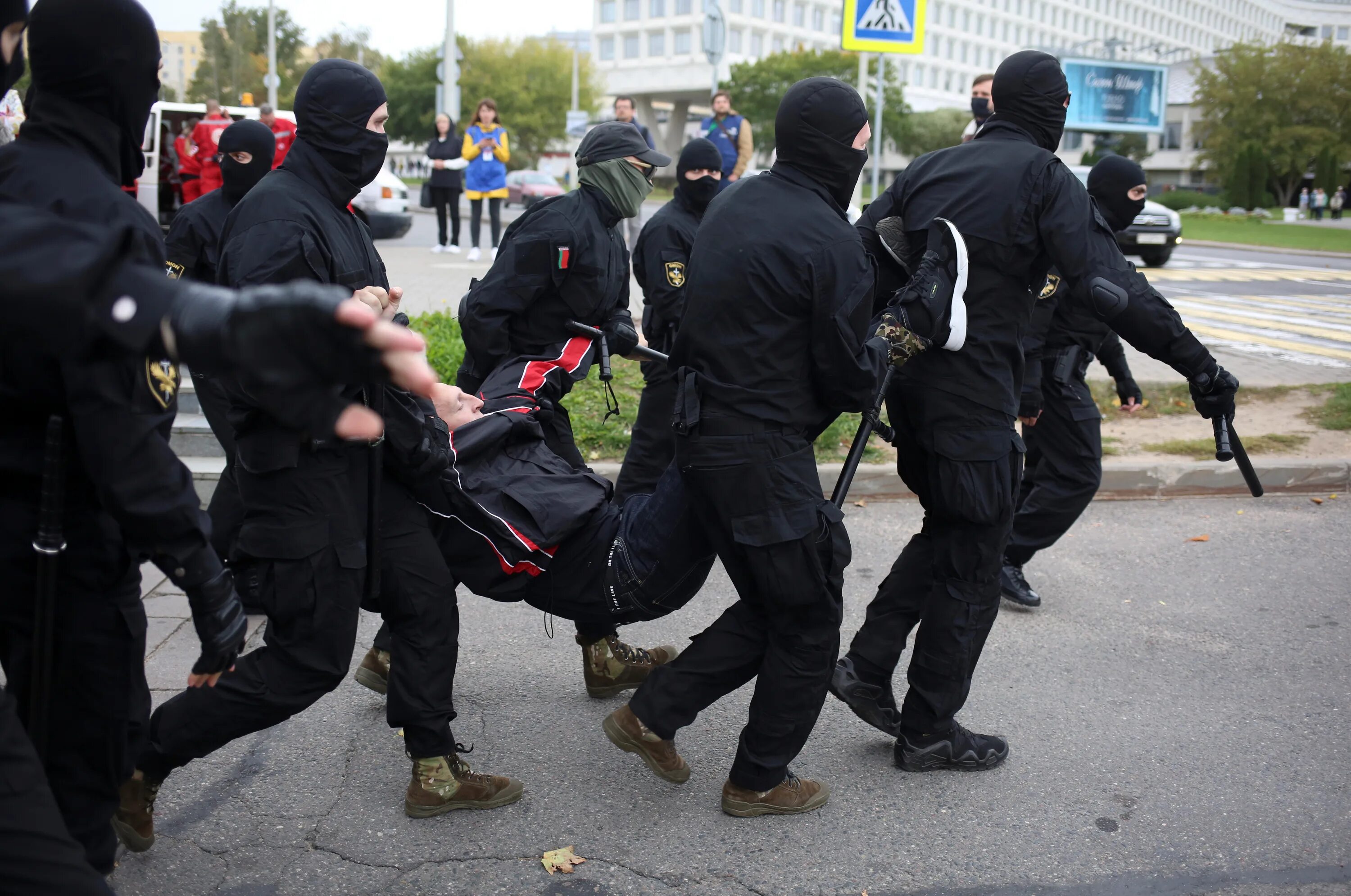 Минск протесты силовики 2020. Белорусский ОМОН протесты 2020. Разгон митинга в Белоруссии.