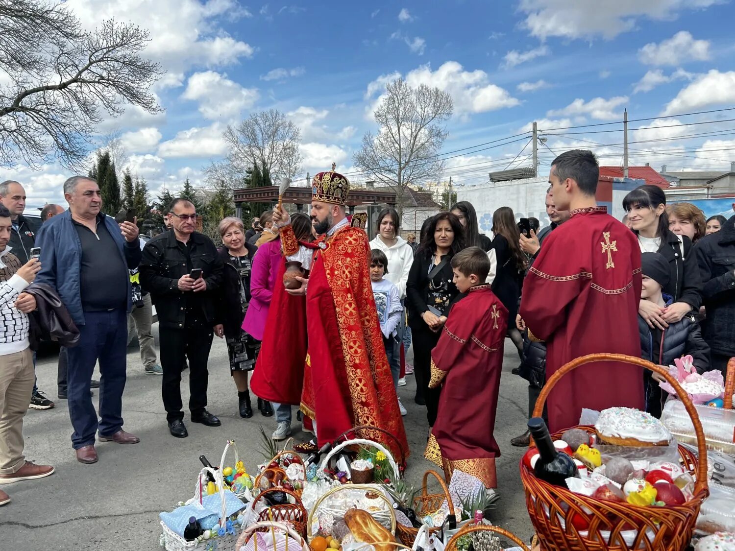 Пасха у армян в этом году. Сурб Акоб Симферополь. Пасха храм. Пасха в армянской церкви. Армянская Пасха 2023.