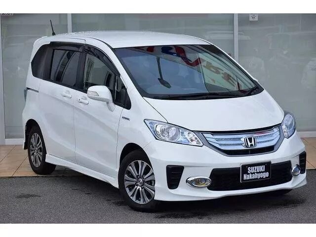 Фрид 2012 года гибрид. Honda freed 2014. Honda freed 2014 Hybrid. Honda freed Hybrid 2013. Хонда Фрид белый перламутр.