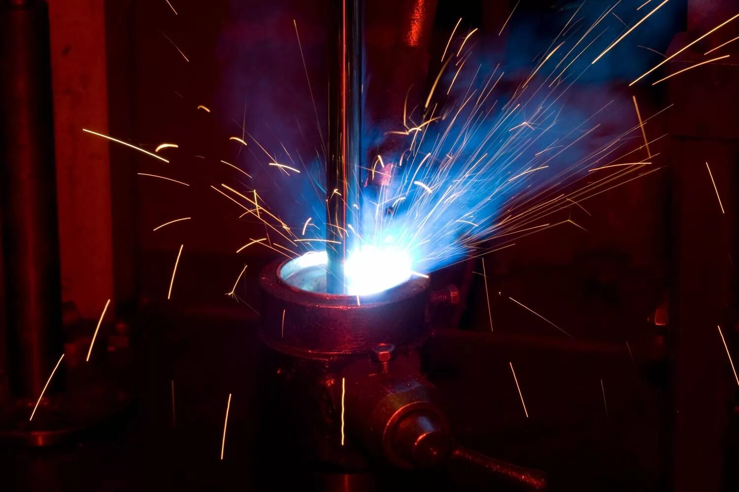 Горение ацетилена в кислороде. Горелка для атомно-водородной сварки. Водород в сварке металлов. Для сварки металлов используют реакцию горения водорода. Сварка.