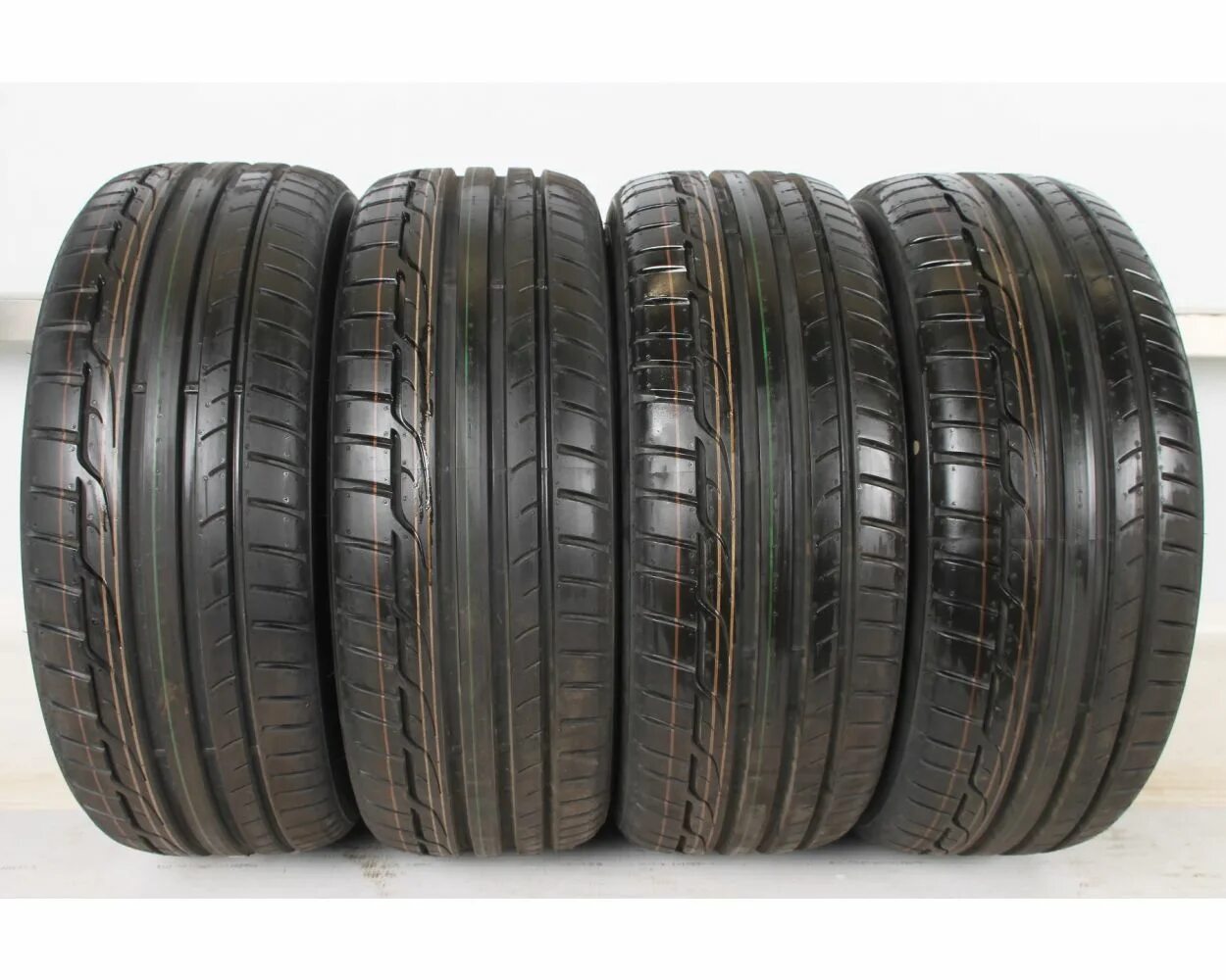 Dunlop sp sport rt. Dunlop SP Sport 9000 205/45 r17. Dunlop Sport Maxx rt2. Данлоп спорт Макс 205-55-16 направленная шина или нет. Max Drifting z1 205/45 r17 88w.