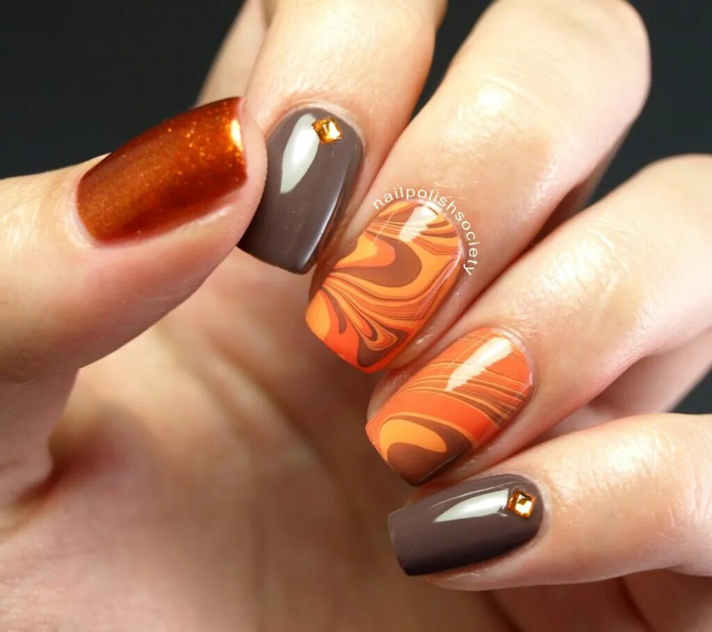 Дизайн ногтей осень 2023 год. Осенний маникюр. Ногти осень. Осенний дизайн ногтей. Осенний маникюр оранжевый.