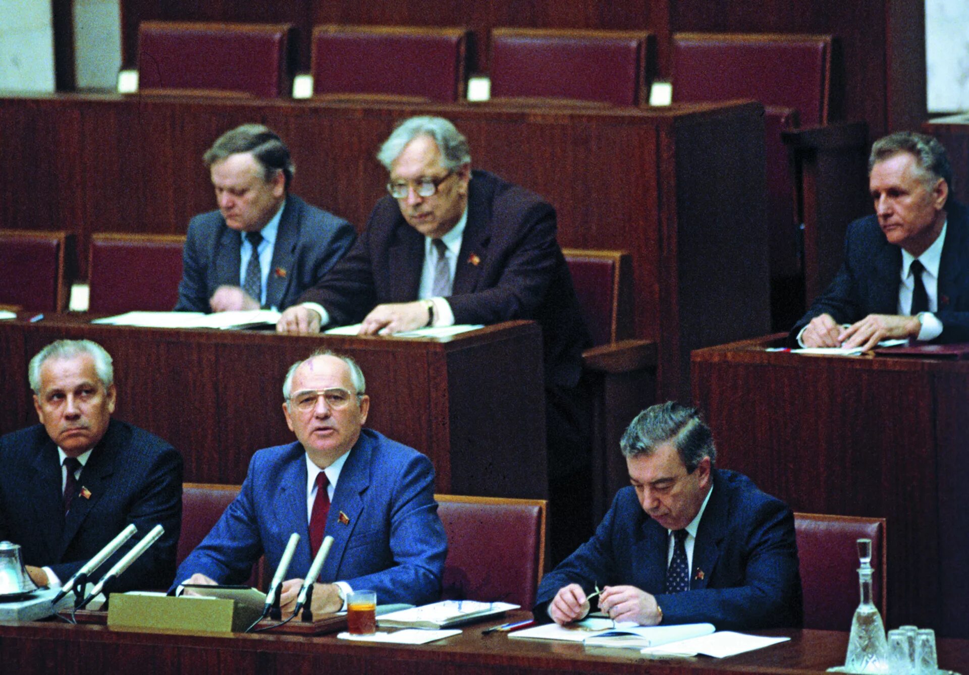 Брежнев, шелепин, подгорный, суслов. Октябрьский пленум цк кпсс 1987 года. Долгих владимир иванович цк кпсс. Политбюро цк 1921. Актовый зал цк кпсс.