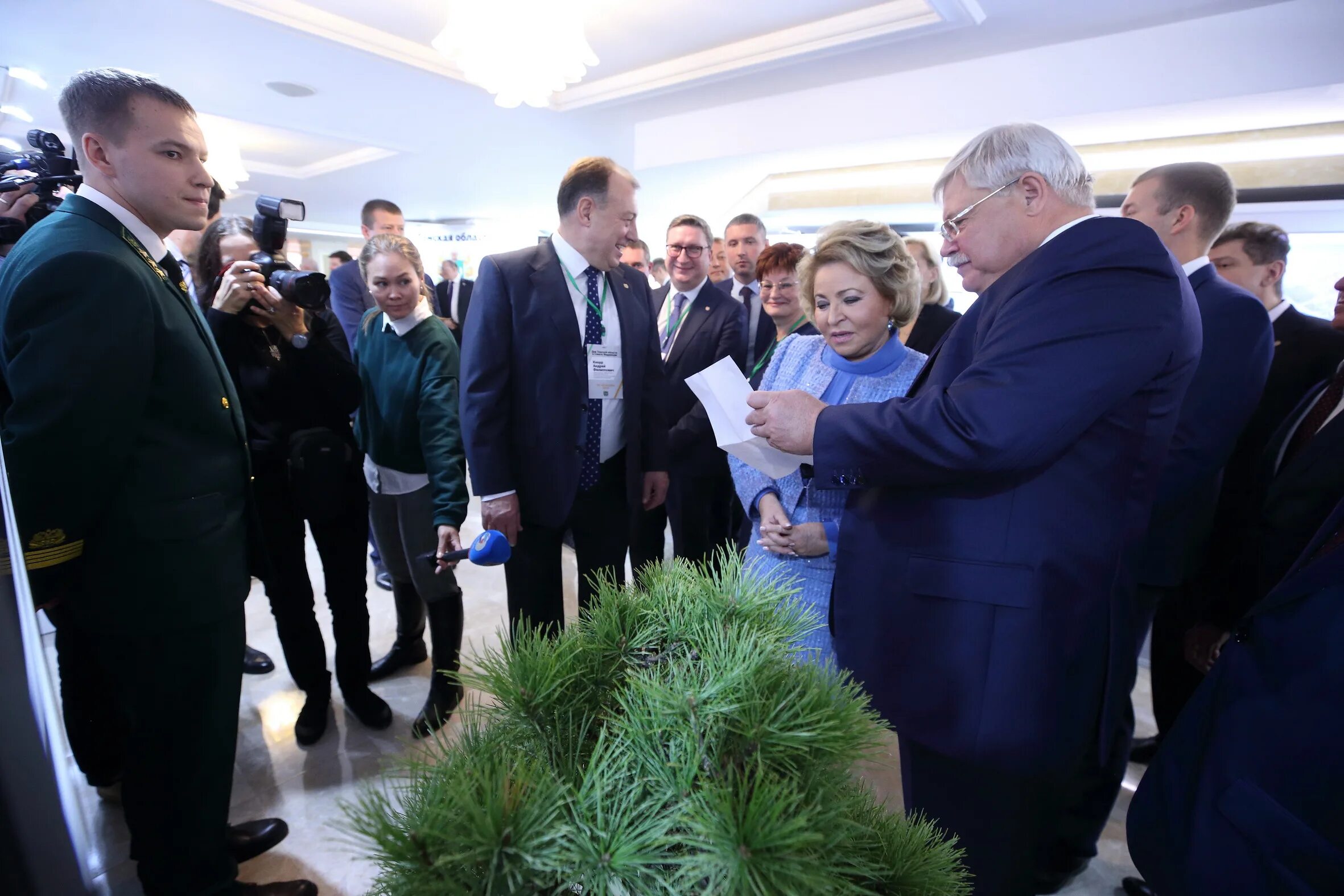 Последние новости на сегодня в мире рамблер. Дни Томской области в Совете Федерации. СФ кедр Томск. Новости дня. Губернатор Томской глаз.