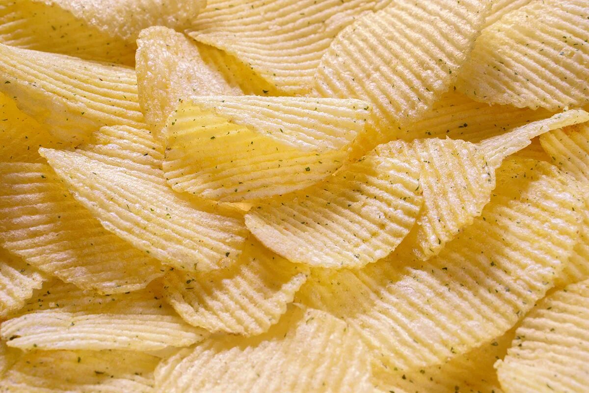 Фон чипсов. Чипсы потейто чипс. Чипсы фон. Много чипсов. Фон чипсов.