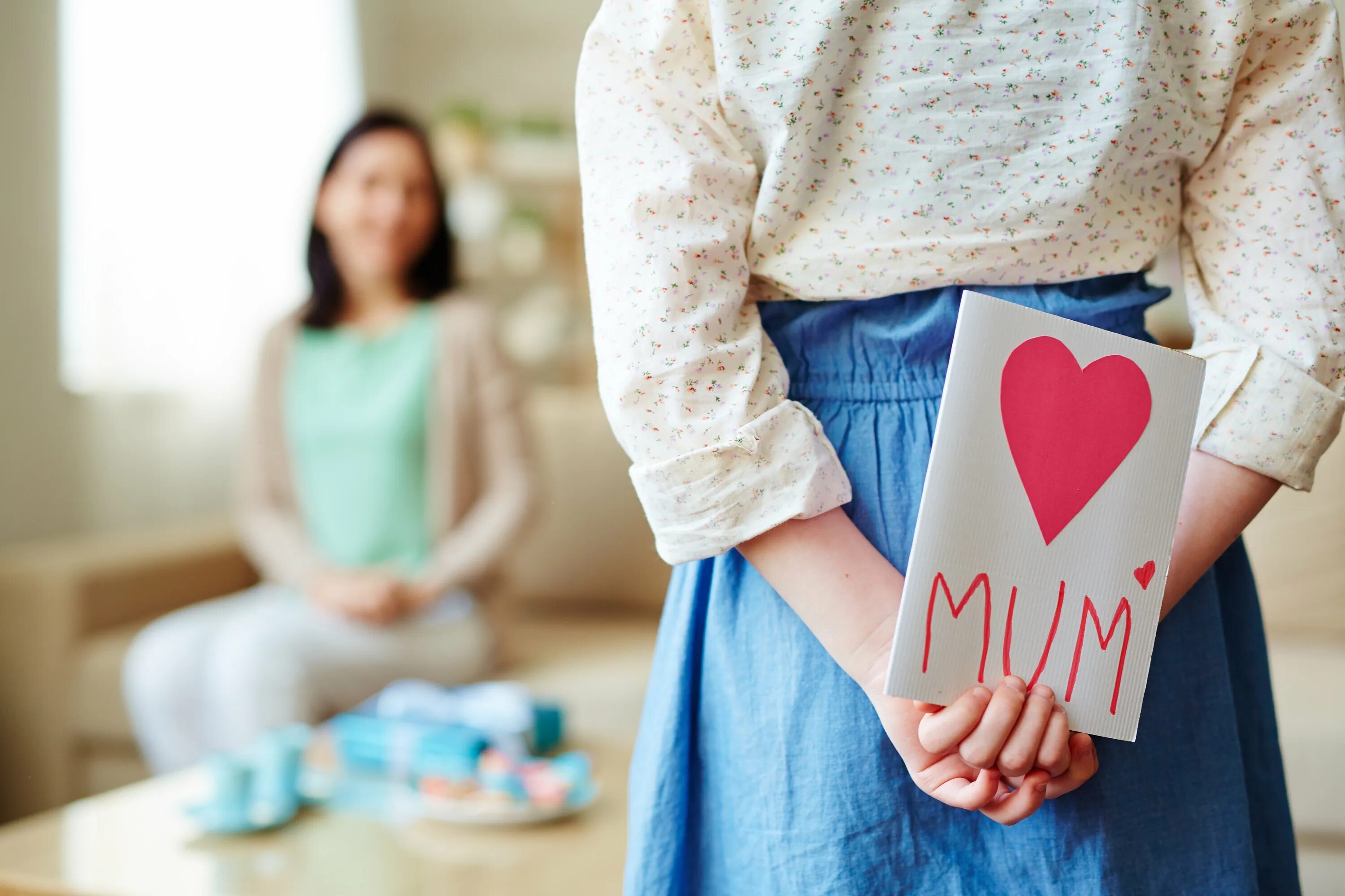 Mom surprises. Мамин день в Англии. День матери в Америке. Подарок маме. Фотосессия ко Дню матери.