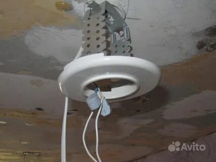 Как установить светильник в натянутый потолок